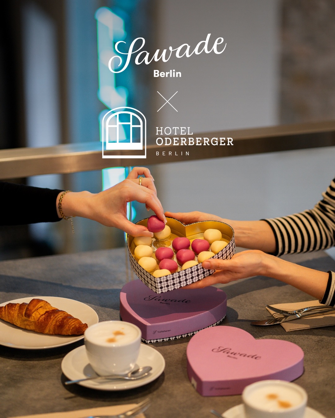🩷 MOTHER’S DAY GIVEAWAY 🩷
Muttertag, aber make it special: Gemeinsam mit dem @hoteloderbergerberlin verlosen wir insgesamt 3 × ein besonderes Bundle bestehend aus:
🥐 Frühstück für dich und dein +1 im Hotel Oderberger
💕 Dazu: 2 Herzschachteln mit Himbeer- & Vanilletrüffeln von Sawade, weil Liebe das Einzige ist, was sich verdoppelt, wenn man es teilt.
‌
So nimmst du teil: 
- Folge @sawade.berlin & @hoteloderbergerberlin 
- Like diesen Beitrag
- Tagge deine Lieblingsbegleitung

Viel Glück! 🩷

*Gewinnspielkonditionen: Teilnahme bis 03.05.2026, 23:59 Uhr. Teilnahme ab 18 Jahren. Gewinner:innen werden per DM benachrichtigt. Keine Barauszahlung. Dieses Gewinnspiel steht in keinem Zusammenhang mit Meta und wird auch nicht von Meta unterstützt.

#Giveaway #Verlosung #HotelOderberger #Muttertag