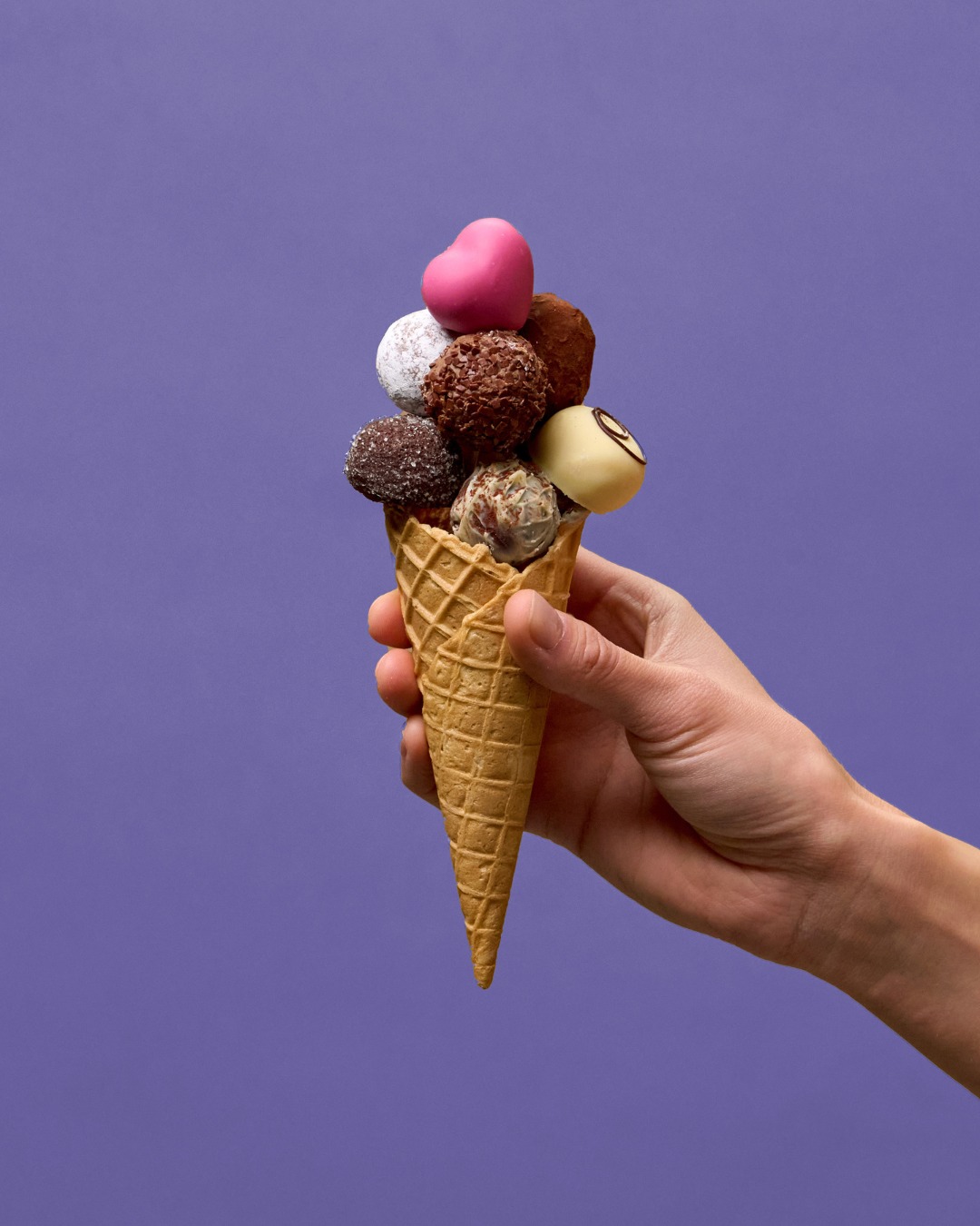 Ice, Ice, Baby! Unsere Pralinen können mehr als nur zartschmelzend – sie können auch eiskalt verführen! Einfach ins Eisfach legen und im Handumdrehen erfrischendes Eiskonfekt genießen.

Jetzt ausprobieren & Lieblingspraline neu entdecken! ❄️

#SawadeBerlin #Eiskonfekt #Sommer