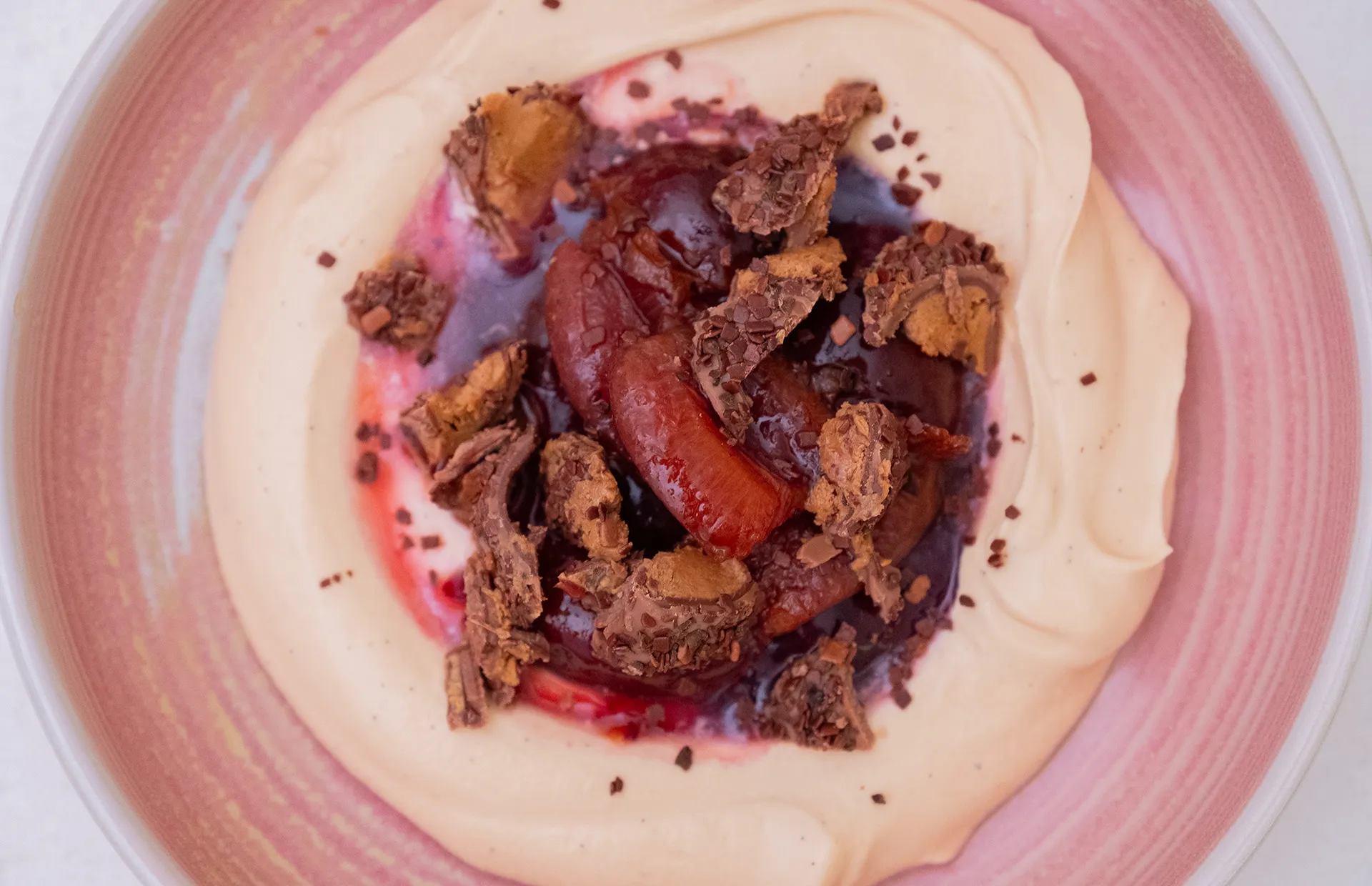 Vanille-Creme mit Pflaumen