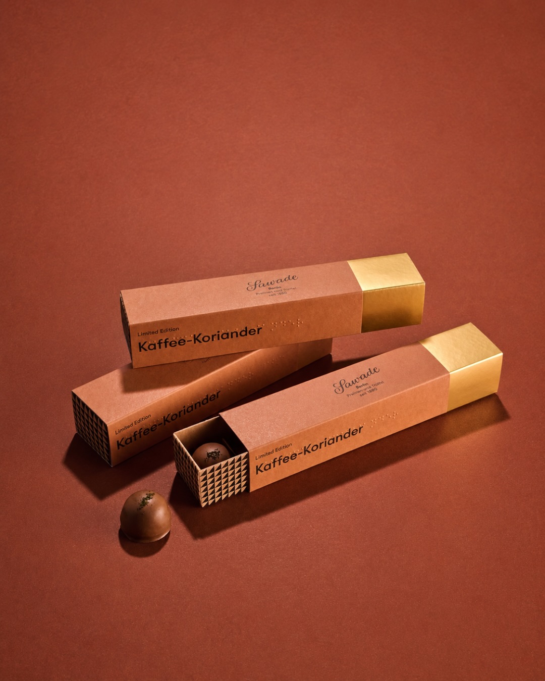 A combination you didn’t know you needed. 🤎☕️ Unsere neue Limited Edition Kaffee-Koriander verbindet kräftige Röstaromen mit cremiger Vollmilch-Ganache. Fein gemahlener Koriander sorgt für würzige Frische und einen überraschenden Twist.

Curious? Jetzt probieren – nur für kurze Zeit.