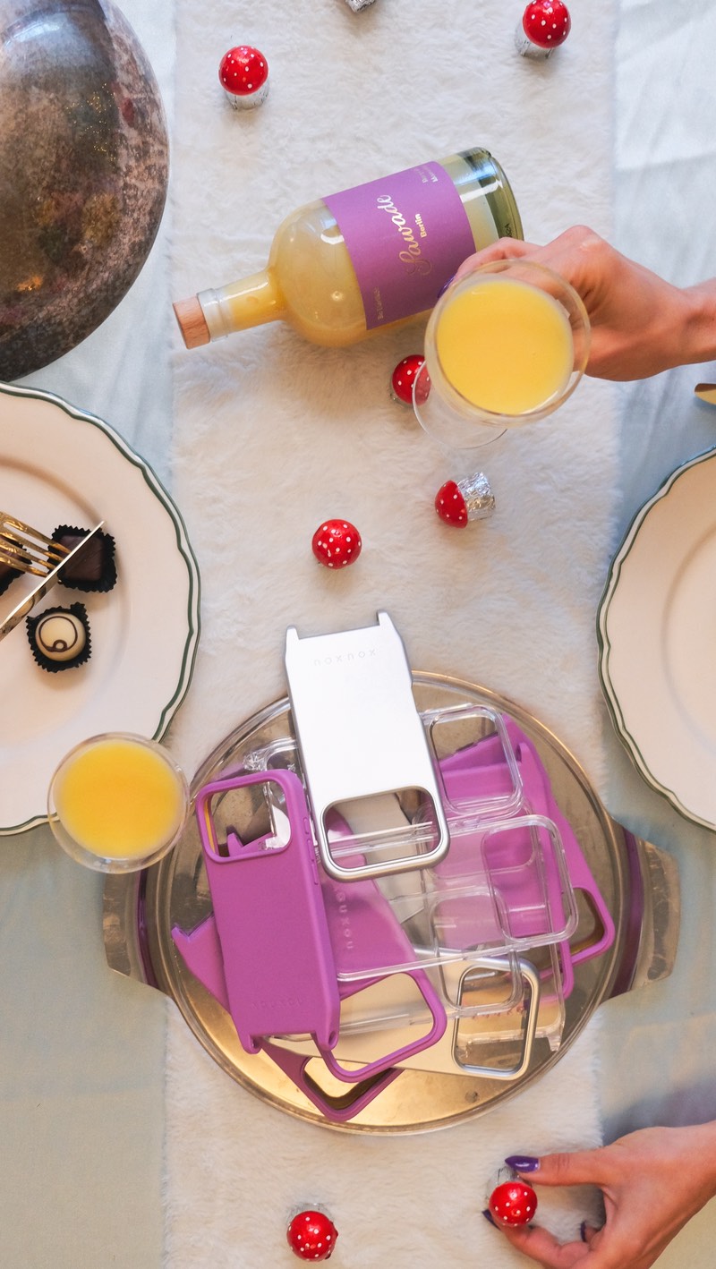 ✨ GIVEAWAY EDITION – Sawade x Friends ✨
Gifting, but make it nice – and sweet. Gemeinsam mit @xouxou verlosen wir 3 Bundles, die Design und Genuss perfekt zusammenbringen. Minimalistisches Berliner Design trifft auf feinste Pralinen – a perfect match for Christmas. ✨

Zu gewinnen gibt es je Bundle: 
💛 1 x XOUXOU Gutschein im Wert von 100 € – für dein neues Lieblings-Accessory
🍫 1 x Sawade Pralinenschachtel »Engel« – handgefertigte Klassiker aus Berlin
🍄 1 x Sawade Schachtel Schokoladen-Pilze »Viel Glück!« – Glück zum Anbeißen
🥚 1 x Sawade Eierlikör – cremig, festlich & perfekt für die Saison

Run, don’t walk … and good luck🍀

So machst du mit: 
1️⃣ Folge @xouxou & @sawade.berlin 
2️⃣ Like diesen Beitrag
3️⃣ Optional: Markiere jemanden, der Design & Pralinen genauso liebt wie du 💛

Gewinnspielkonditionen: Teilnahme bis 17. Dezember, 23:59 Uhr.
Ab 18 Jahren. Gewinner:innen werden per DM benachrichtigt. Keine Barauszahlung. Versand nur innerhalb Deutschlands.
Das Gewinnspiel steht in keinem Zusammenhang mit Meta und wird nicht von Meta unterstützt.

GIVEAWAY | GEWINNSPIEL | VERLOSUNG

#xouxou #keepyourhandsfree #SawadeBerlin #giveaway #gewinnspiel