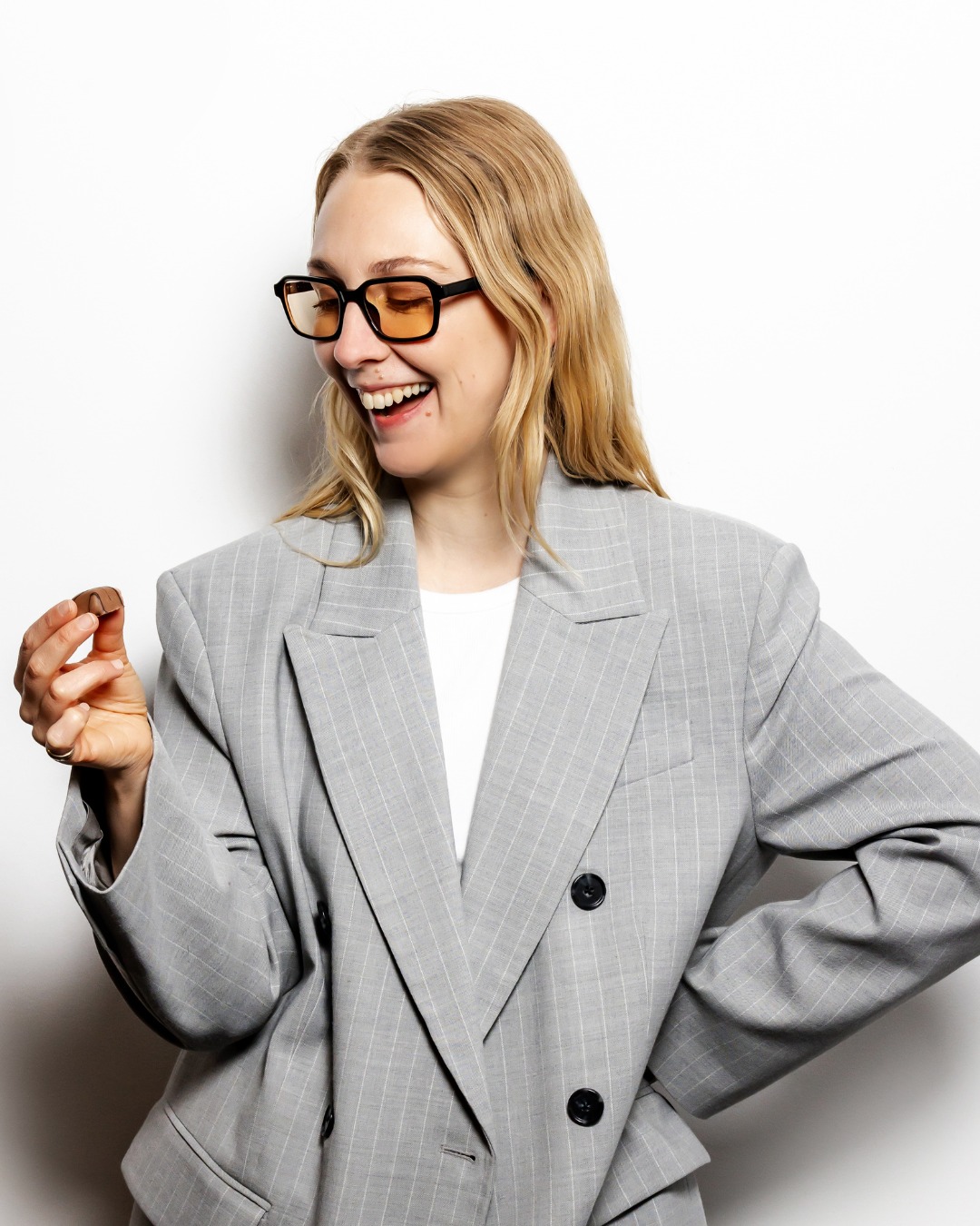 Leonie @leoniemarkhorst, freelance Brand Strategy Consultant @aptstudio_, weiß, wie Marken berühren – und was wirklich Freude macht.

»Wenige Marken verbinden Tradition und Feinsinn so stimmig wie Sawade. Eine meiner liebsten Geschenkideen – für andere und, ganz klar, auch für mich selbst. Mein Favorit? Der Blätterkrokant – vermutlich Sawades stilles Meisterstück.«

Schon probiert? Entdecke unseren Klassiker, hergestellt nach einem alten Familienrezept, wobei Mandel-Nougat von Hand zu feinem Blätterkrokant eingeschlagen wird. Einfach mmmhh! 💛

📸 @mariestaggat 

#SawadeBerlin #PralinenPortrait #Nougat #Krokant