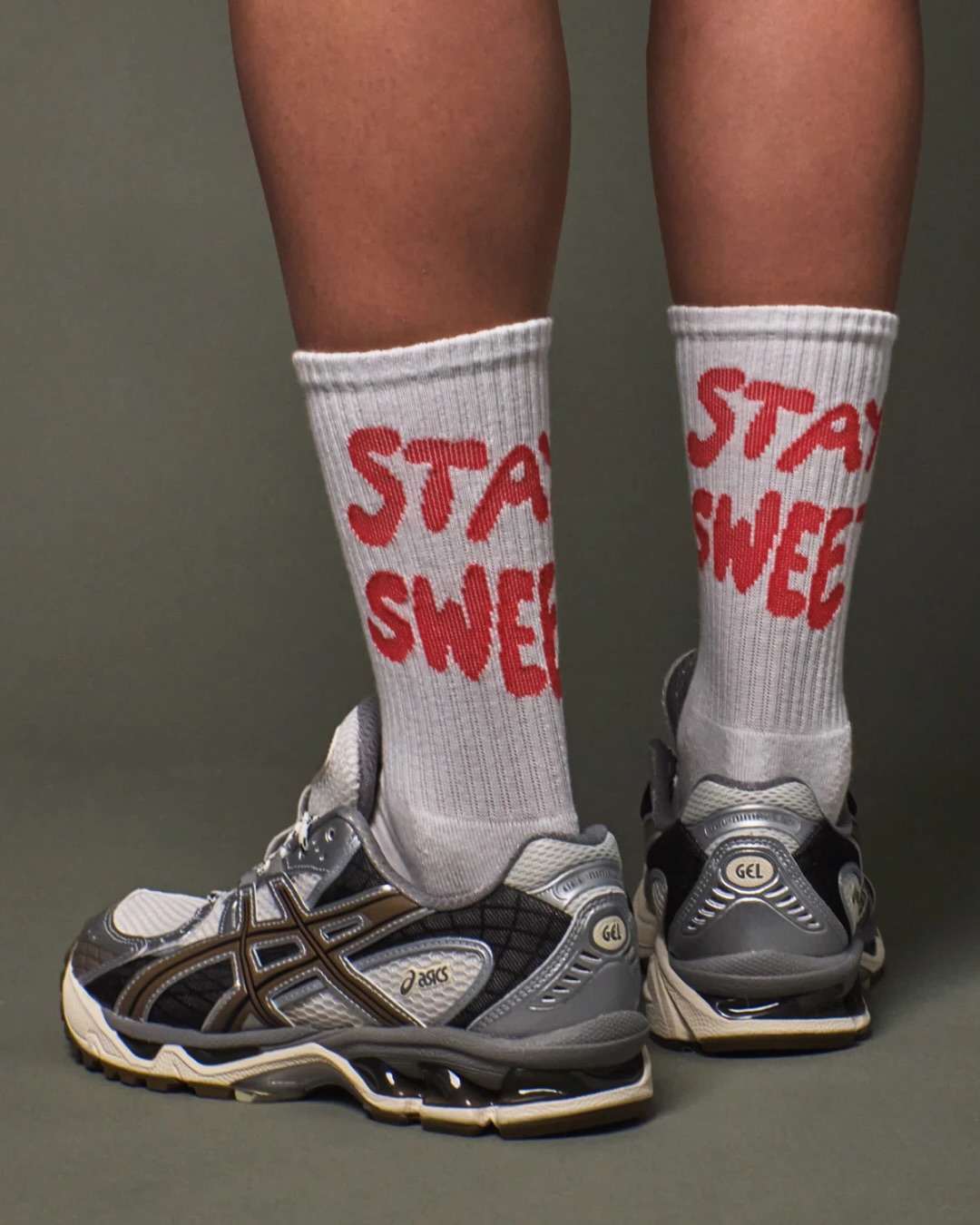 🧦✨ GIVEAWAY EDITION – Sawade x Friends ✨🧦
Wir lieben Kooperationen, die Stil und Haltung verbinden – so wie @vonjungfeld: Ein Label, das bewusste Produktion mit charakterstarkem Design vereint. Socken, die Qualität und Ästhetik tragen – genau wie unsere Pralinen 💛
Gemeinsam verlosen wir 10 Geschenksets »Stay Sweet« – das perfekte Duo für Nikolaus, bestehend aus
🍬 1 x Sawade Pralinenschachtel »Engel« – handgefertigt in Berlin
🧦 1 x Paar von Jungfeld Socken (Einheitsgröße) – farbstark, fair & made in Europe
Ein Set für alle, die Stil gerne mit Süße kombinieren. 🎁
So machst du mit:
1️⃣ Folge @sawade.berlin & @vonjungfeld
2️⃣ Like diesen Beitrag
3️⃣ Optional: Markiere jemanden, der dieses Set im Nikolausstiefel verdient hat 🎅
Gewinnspielkonditionen:
Teilnahme bis Mittwoch, 26. November 2025, 23:59 Uhr, ab 18 Jahren. Gewinner:innen werden per DM benachrichtigt. Keine Barauszahlung. Versand nur innerhalb Deutschlands. Das Gewinnspiel steht in keinem Zusammenhang mit Meta und wird auch nicht von Meta unterstützt.