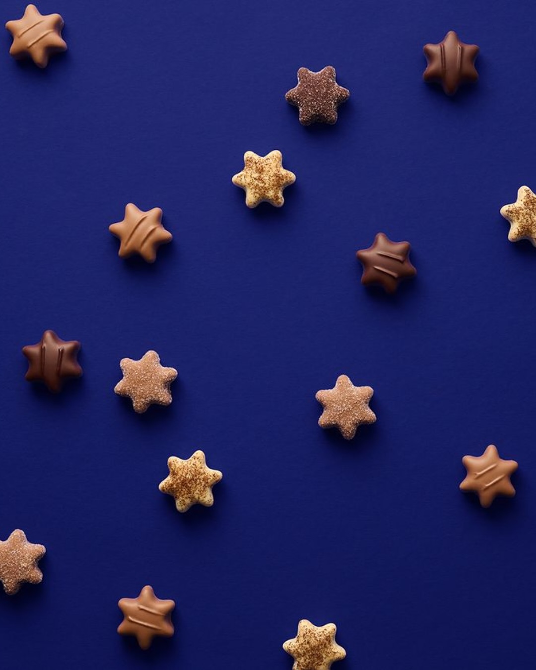 Sternstunden für Genießer:innen ⭐️
Fünf himmlische Sorten – von Marc de Champagne über Karamell-Nougat bis Zimt – vereint in einer festlichen Trüffelauslese, die einfach nach Weihnachten schmeckt ✨

👉 Jetzt unsere Trüffelsterne entdecken

#SawadeBerlin #Trüffel #Pralinen #Weihnachten