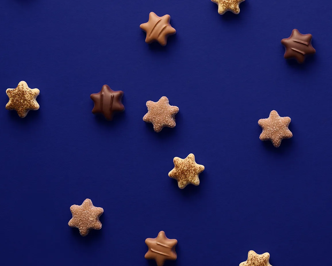 Trüffelsterne auf Blau