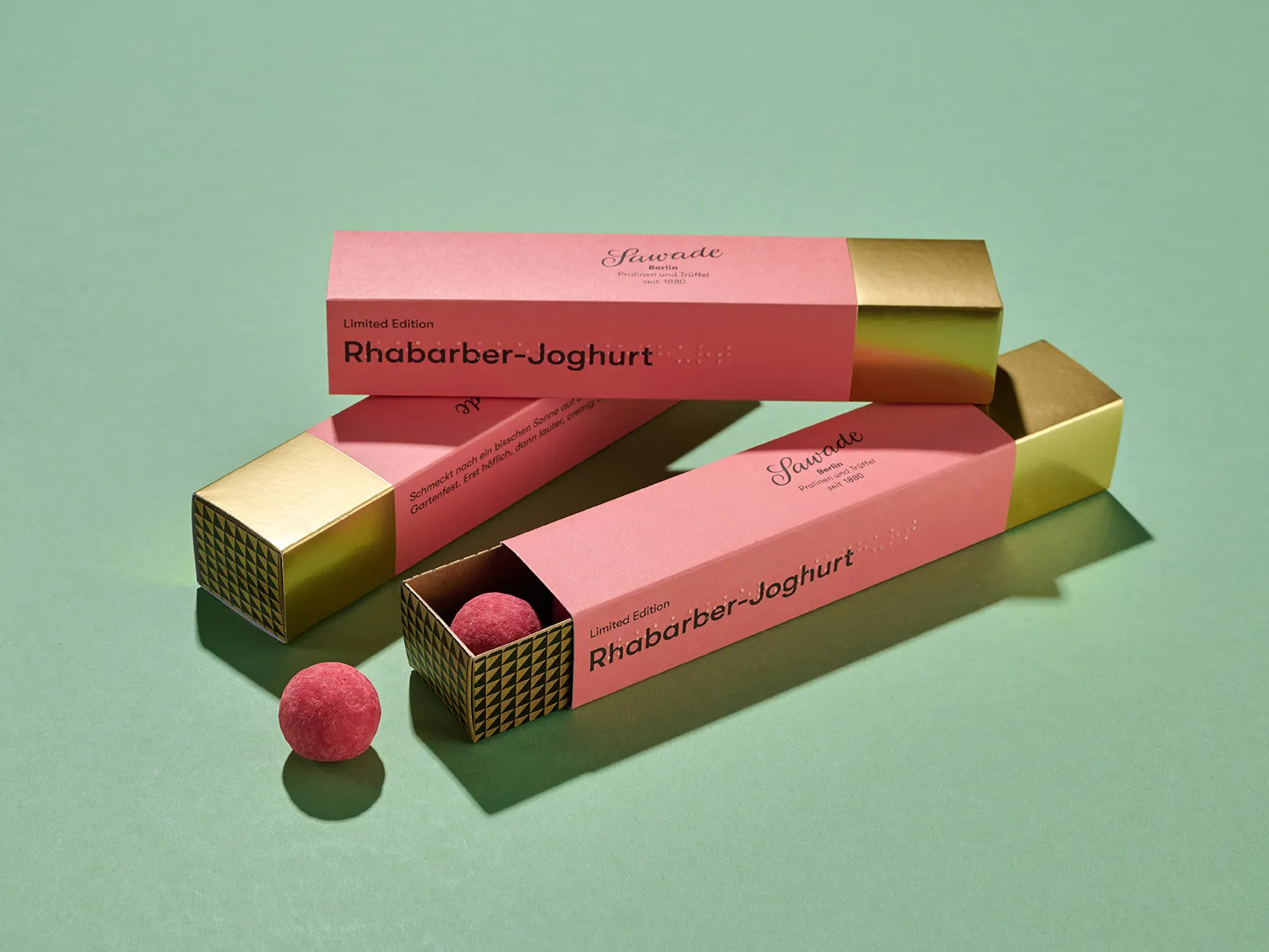 Stimmungsbild: Rhabarber-Joghurt Trüffel mit 3 Pralinenstangen