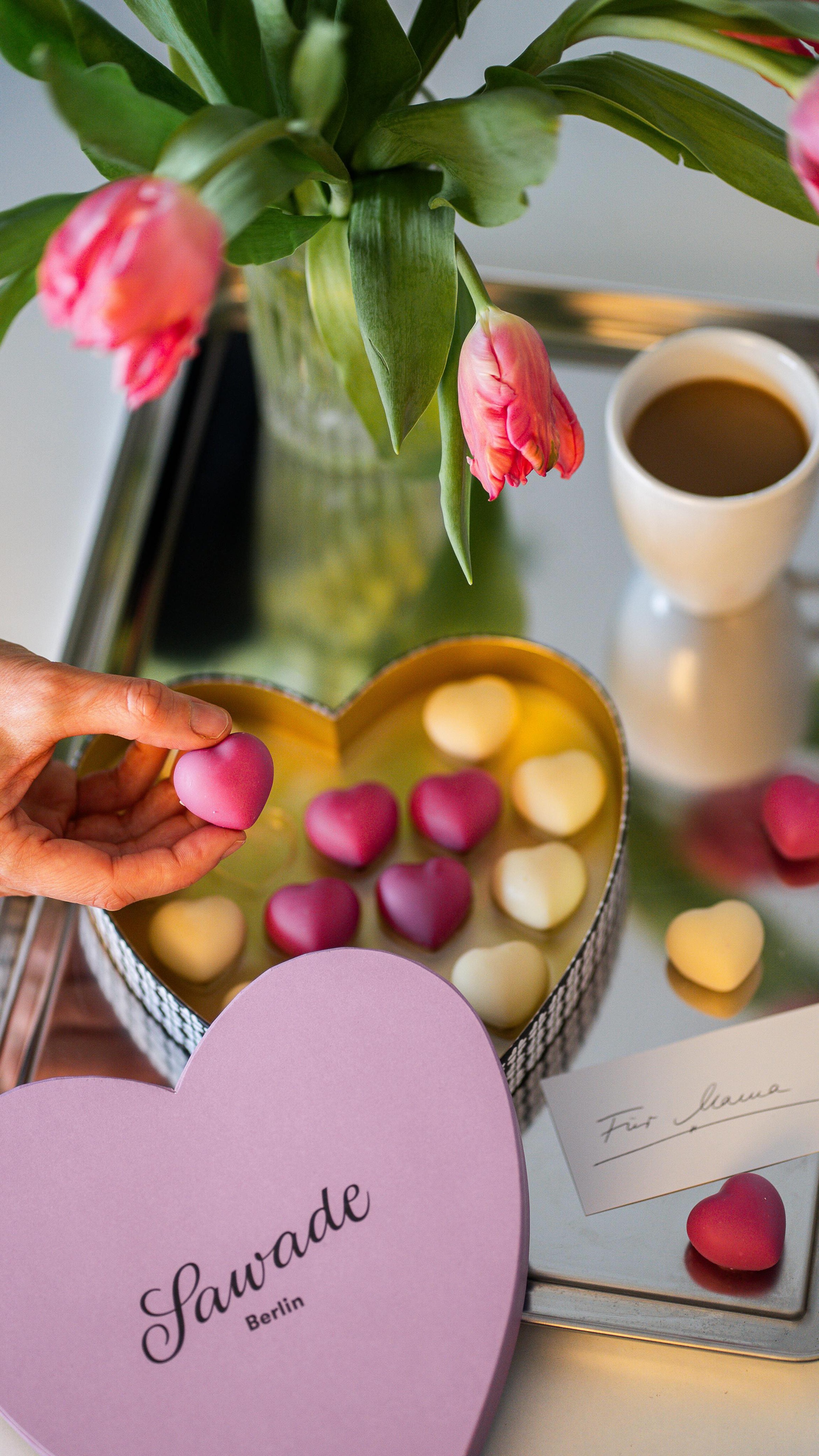 Danke, Mama! 🩷
Am 10. Mai ist #Muttertag – und wir sagen Danke auf die süßeste Art: mit Vanille- & Himbeertrüffeln aus unserer Edition Liebe.
‌

#SawadeBerlin #Muttertag #Praline