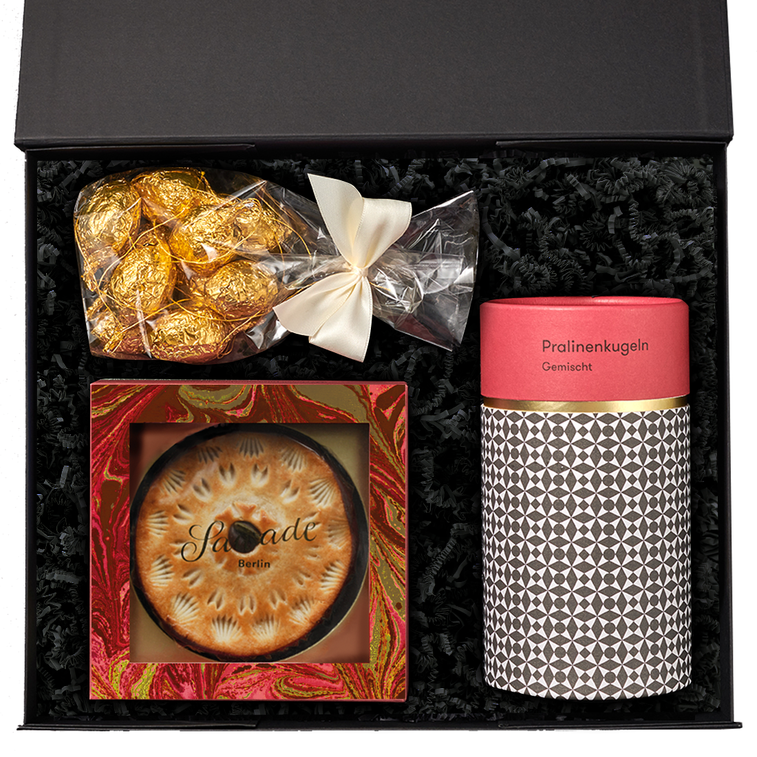 Produktbild: Geschenkeset in geöffneter Schachtel mit weihnachtlichen Spezialitäten Produktbild: Geschenkeset in geöffneter Schachtel mit weihnachtlichen Spezialitäten