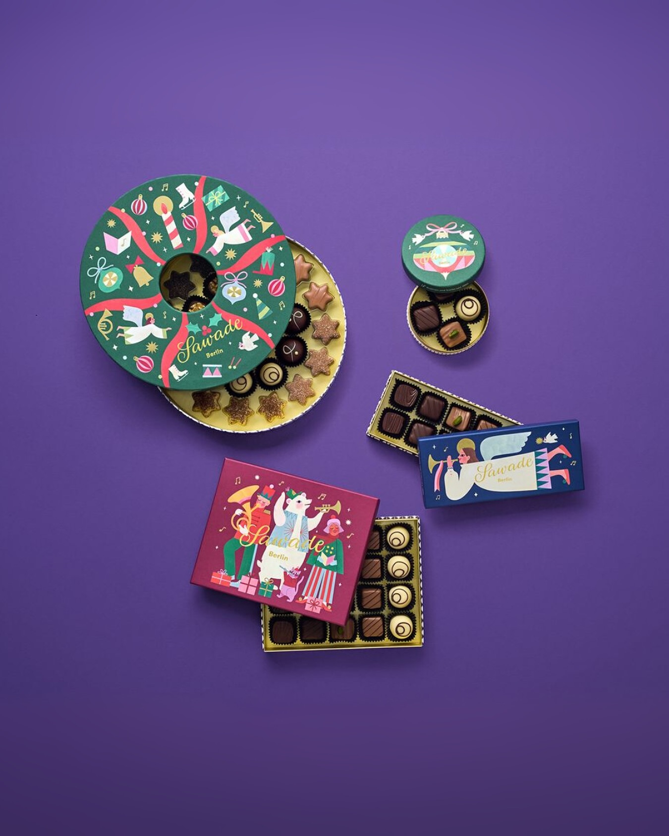 Saisonstart für süße Sachen! 🍫✨
Es darf wieder genascht, verschenkt und verzaubert werden – mit unserer neuen Edition »Clare Owen« und den schönsten Winterklassikern von Sawade. Von Pralinenkugeln über Trüffelsterne bis hin zu Adventskalendern und feinem Marzipan – alles handgefertigt, alles Genuss pur. 🎁
💛 Jetzt stöbern und Lieblingssorten sichern!
#SawadeBerlin #PralinenZeit #Weihnachten #ClareOwen