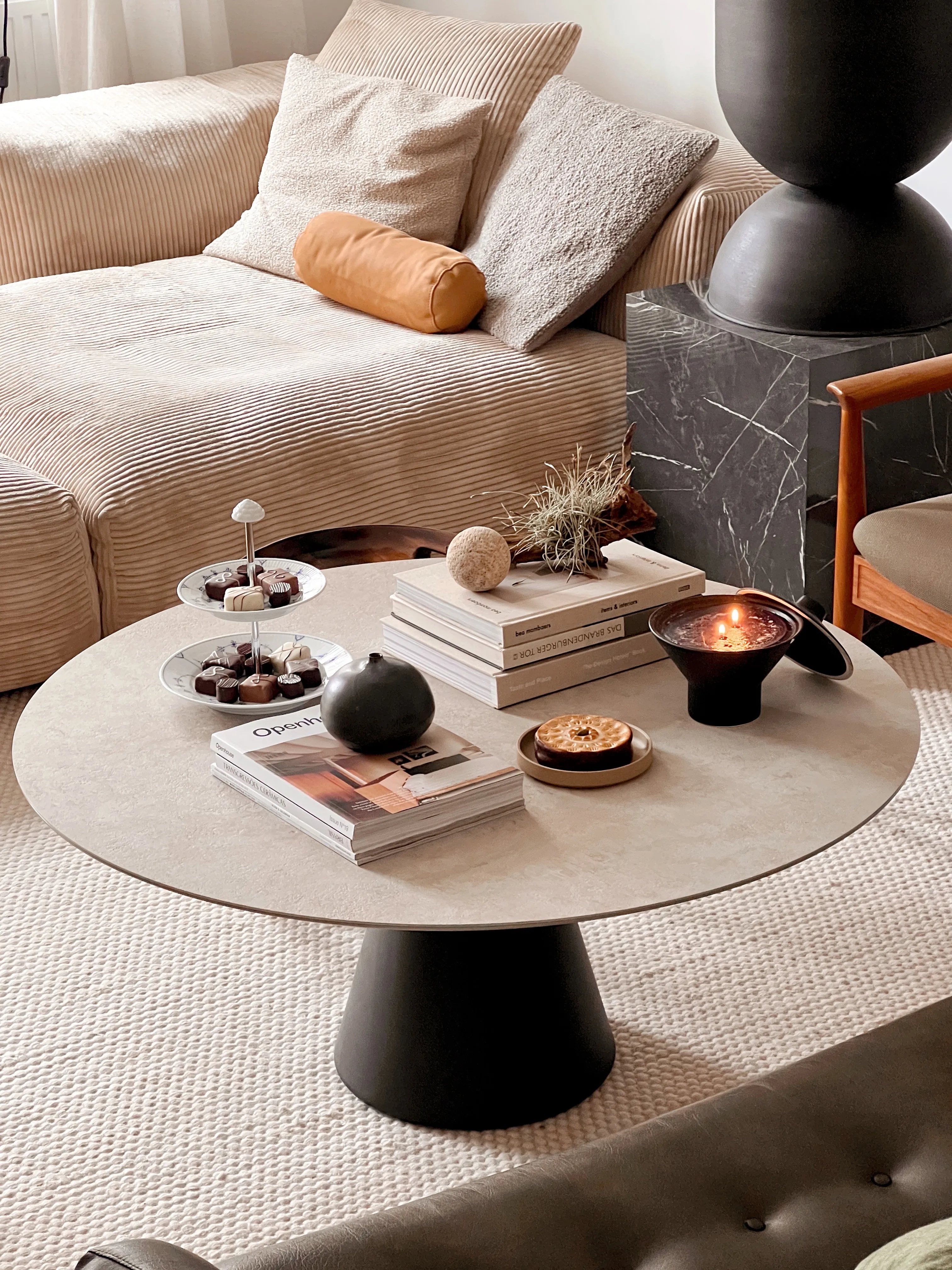 Dekorierter Tisch mit Sawade Torte