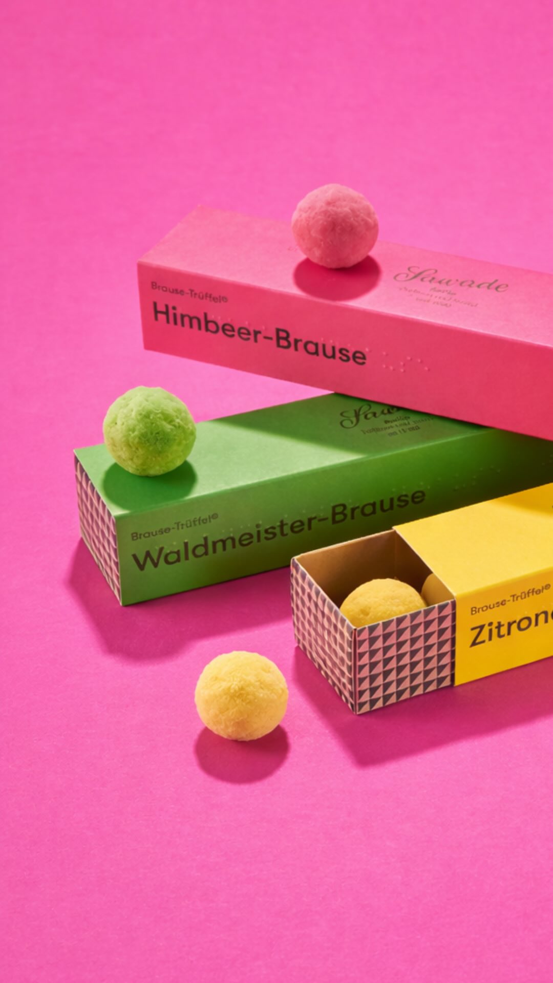 Fizz it up! Unsere Brausetrüffel sind back in stock in den Sorten Waldmeister, Himbeere und Zitrone mit dem extra Brause-Kick. Neu verpackt, knallig, laut – genau wie der Geschmack.

Limited Edition. Don’t miss this. 💚🩷💛

‌
#SawadeBerlin #Brausetrüffel #LimitedEdition