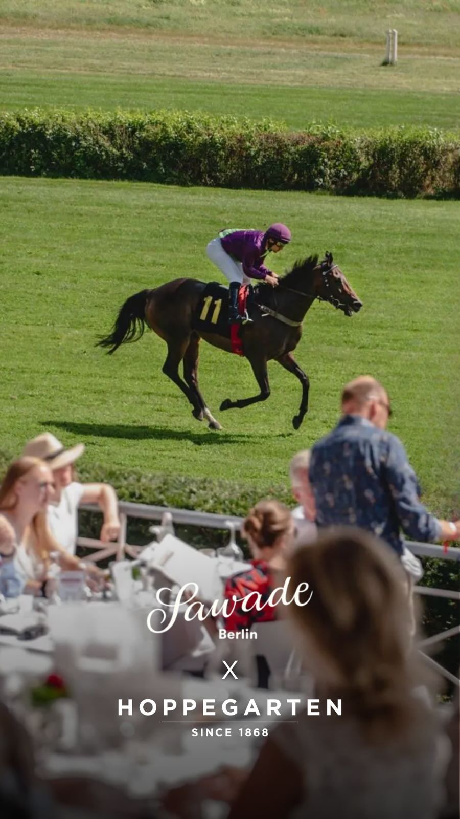 🏇🥂 CLOSED // GIVEAWAY*: Ready, Set, Celebrate! 🥂🏇

Der Renntag der Deutschen Einheit auf der @rennbahn.hoppegarten ist das große Highlight am 3. Oktober – und wir schicken euch hin! 🎉

Gemeinsam mit der Rennbahn Hoppegarten verlosen wir 5x2 Tickets im „Heuboden“ im 2. OG der Haupttribüne für einen unvergesslichen Feiertag voller Spannung, Emotionen und Genuss. On top gibt’s 5x1 der beliebten Pralinenschachteln »Berliner Fernsehturm« von Sawade dazu! 🍫💛✨

🏇 So bist du im Rennen:
1️⃣ Folge @sawade.berlin & @rennbahn.hoppegarten 
2️⃣ Like dieses Reel
3️⃣ Kommentiere, mit wem du diesen besonderen Renntag erleben möchtest!

Viel Glück – wir drücken dir die Daumen! 🍀

🎥 @thedudeforfood

*Gewinnspiel Konditionen: Teilnahme bis Sonntag, 28. September 2025, 23:59 Uhr. Ausgelost wird per Zufallsprinzip. Teilnahmeberechtigt sind natürliche Personen ab 18 Jahren mit Wohnsitz in Deutschland. Das Gewinnspiel steht in keinem Zusammenhang mit Meta und wird auch nicht von Meta unterstützt.

#SawadeBerlin #RennbahnHoppegarten #Gewinnspiel #Giveaway #Renntag #Hoppegarten
