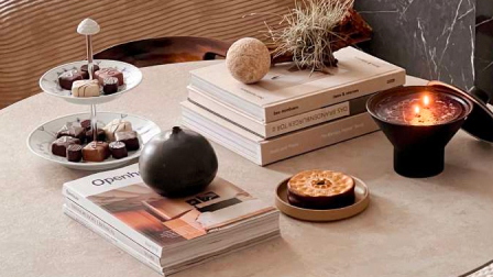 Stimmungsbild: Coffee Table mit Pralinen Stimmungsbild: Coffee Table mit Pralinen