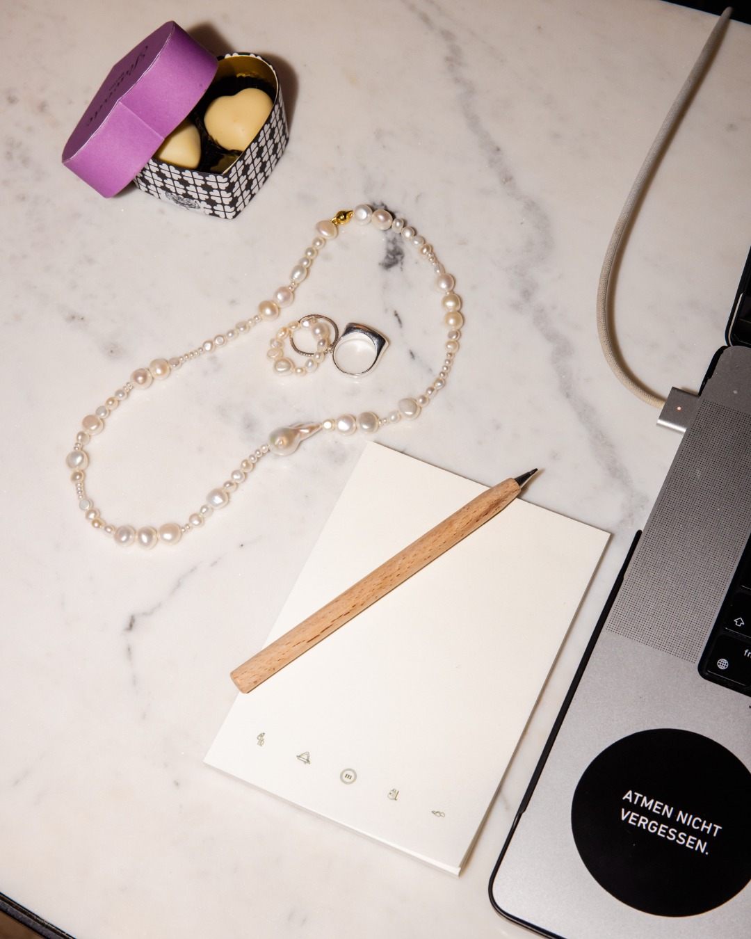 Just breathe … and enjoy a praline 🩷
📸 @mariestaggat
#SawadeBerlin #Pralinen #Trüffel #PralinenLiebe