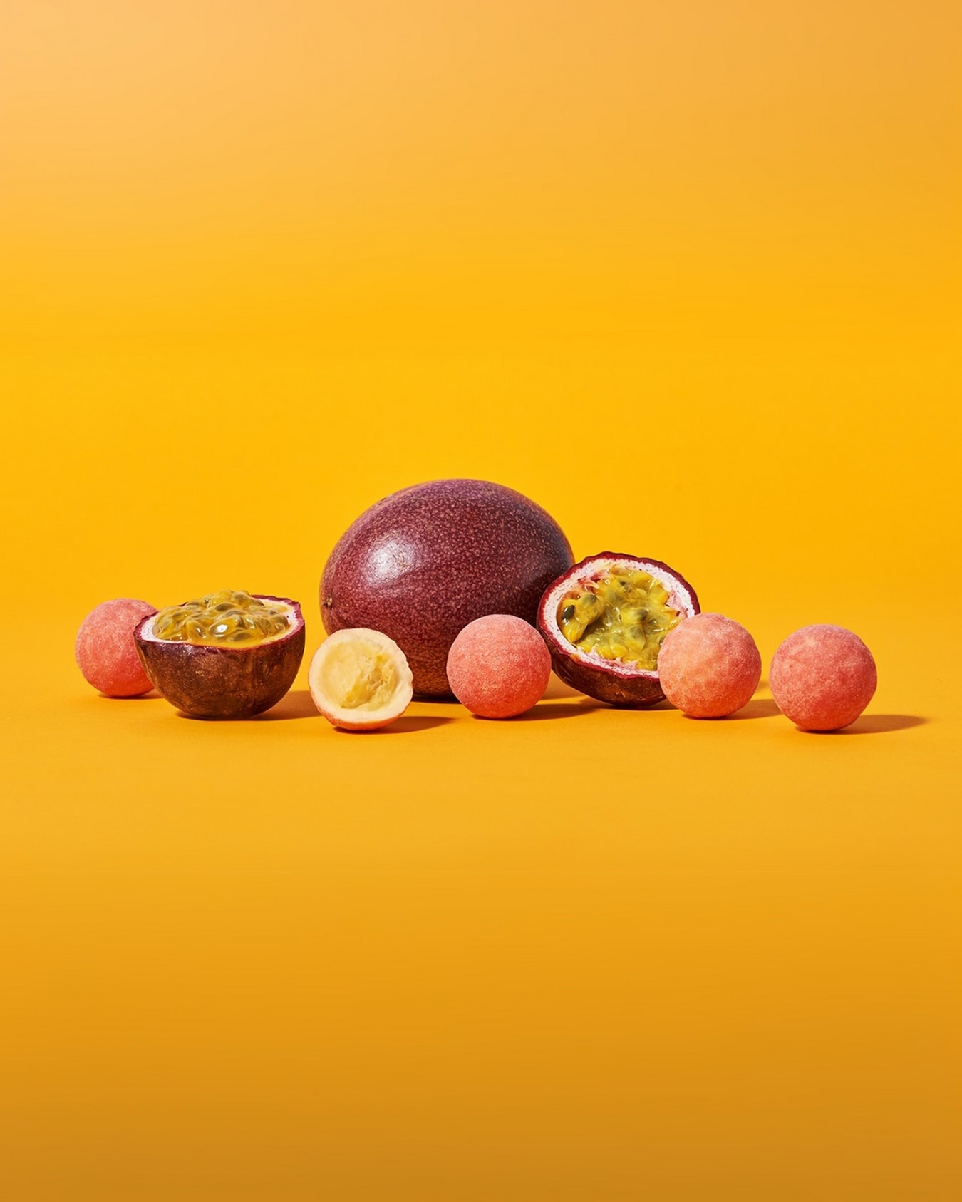 Get ready for summer!
Unsere Sommertrüffel sind zurück – extra fruchtig, cremig und unwiderstehlich! Erdbeer-Joghurt oder Passionsfrucht-Pfirsich, welcher Trüffel wird euer Sommerliebling? 🍓☀️

#Sommertrüffel #SawadeBerlin #Pralinenliebe #LimitedEdition