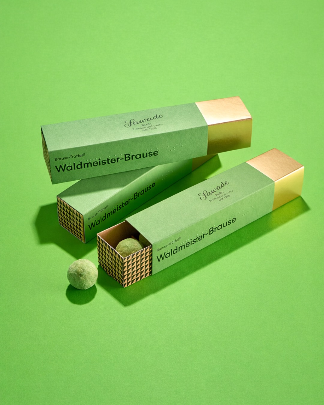 Ein Hauch Wald, ein Knall Brause 💚
Zarte Waldmeister-Ganache umhüllt von weißer Schokolade und einem Hauch prickelnder Brause. Und zack, hast du Kindheit auf der Zunge… ✨

Jetzt probieren!

#SawadeBerlin #Brausetrüffel #LimitedEdition