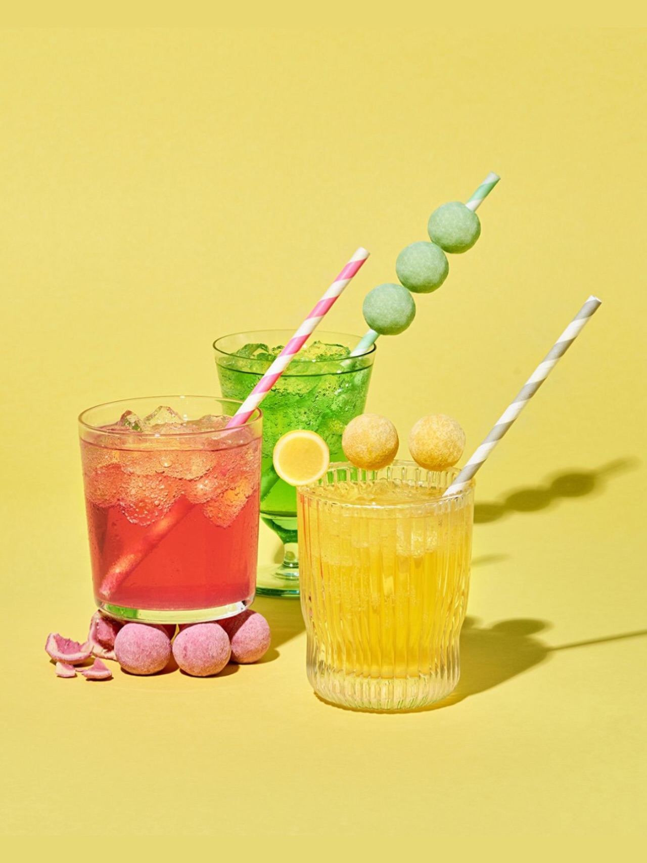 Wie das prickelt, wie das knallt… unsere Brause-Trüffel sind zurück! ✨
Waldmeister-, Himbeer- und Zitronen-Trüffel treffen auf hausgemachtes Brausepulver und sorgen für diesen unverwechselbar spritzigen Kick mit einer Prise Nostalgie. Und das Beste: Sie kommen jetzt in neuer, knalliger Verpackung daher – genauso bold wie ihr Geschmack.

Nur für kurze Zeit. Also: schnell zugreifen & losprickeln. 💚🩷💛
‌
#SawadeBerlin #Brausetrüffel #LimitedEdition #wiedasknallt