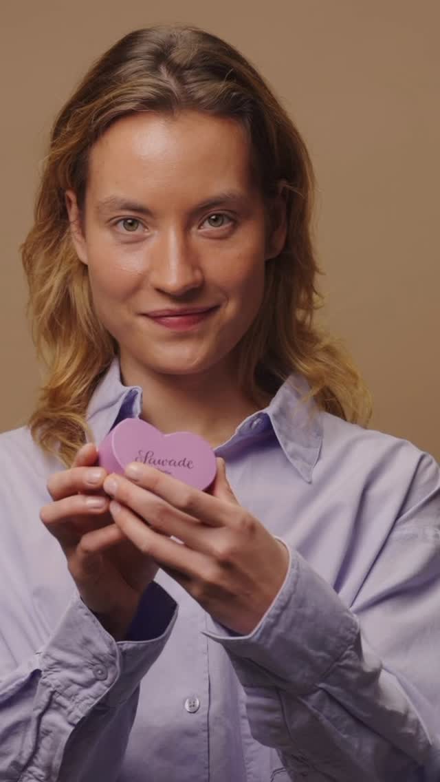 All you need is love … und ein bisschen Sawade. Unsere Edition Liebe verführt mit feinster Schokolade, handgefertigt in Berlin und stilvoll verpackt. Das perfekte Geschenk zum Valentinstag (oder einfach so) 💕

👉 Jetzt entdecken und Liebe verschenken.

#SawadeBerlin #EditionLiebe # #Valentinstag #Pralinen