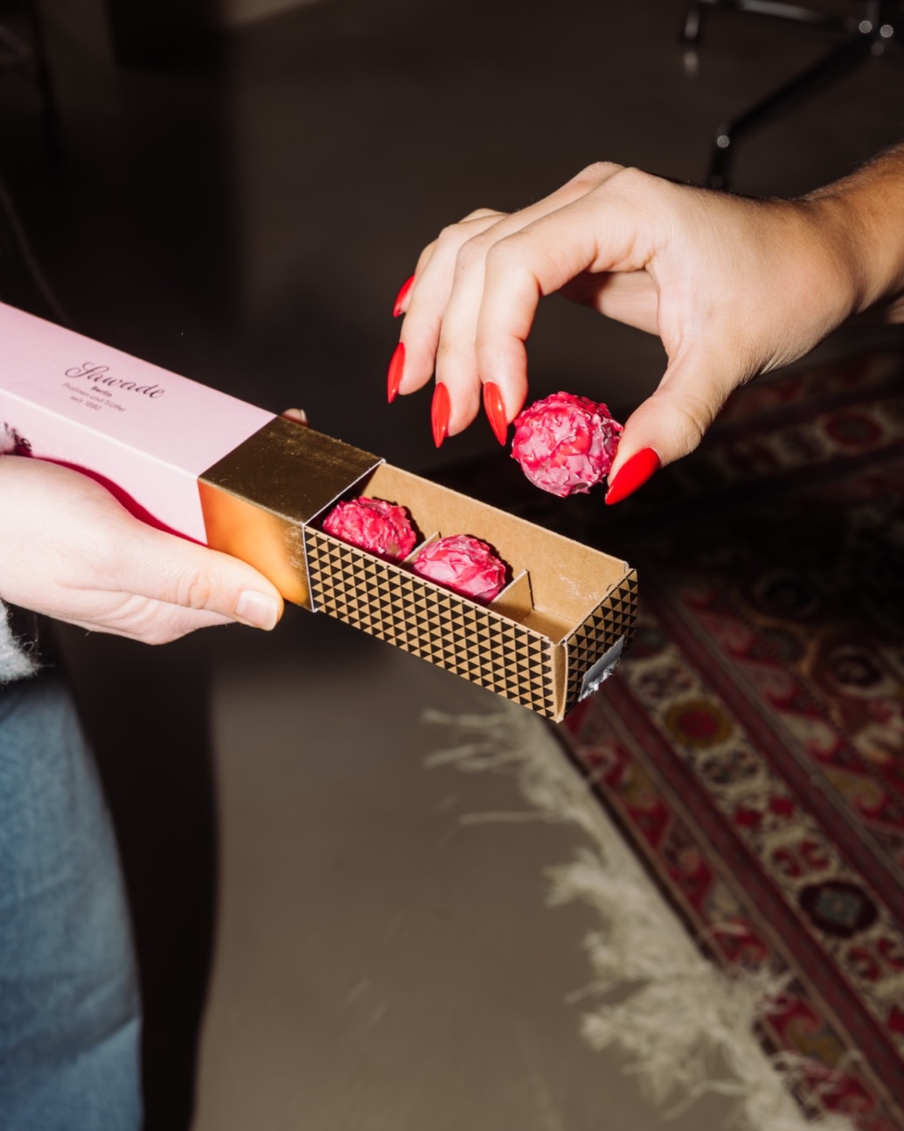 Pick of the season, pink of the week! 🩷
📸 @mariestaggat
#SawadeBerlin #Pralinen