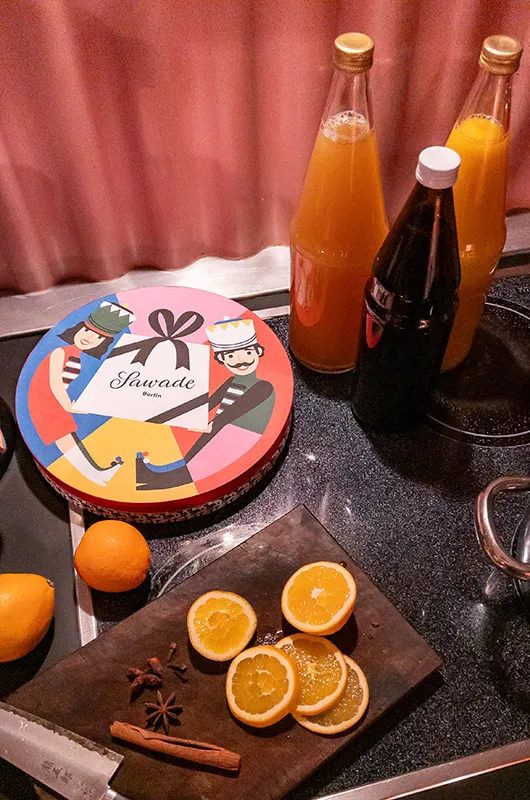 Rezeptbild: wir machen einen Weihnachts-Punsch mit Pralinen