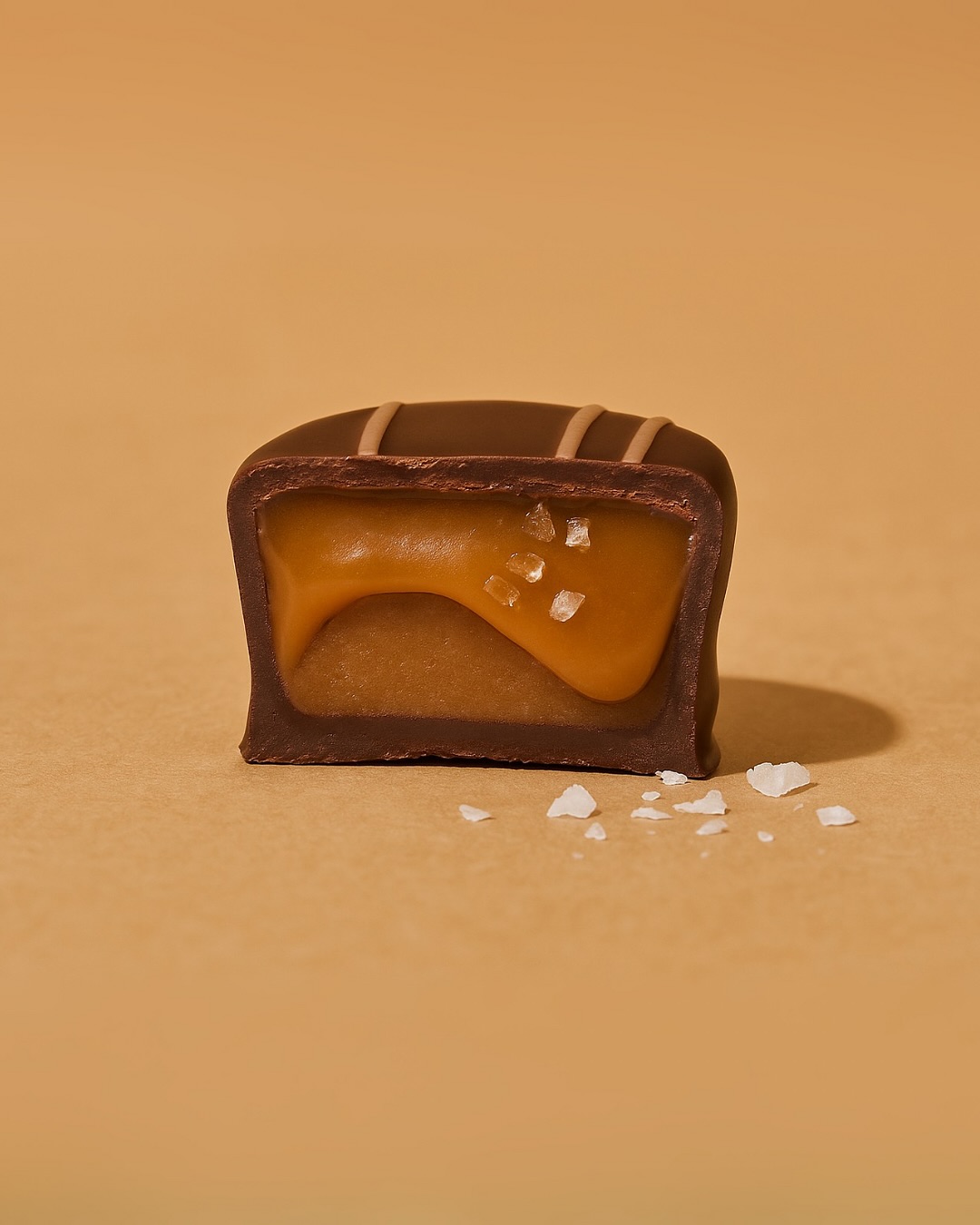 Sweet ’n’ Salty – say hello to Salzkaramell! Neu im Sawade Sortiment und schon jetzt ein Star - Salzkaramell! Zartes Karamell, eine Prise Fleur de Sel, umhüllt von edler Zartbitterschokolade und garniert mit feiner Vollmilch. … einfach mmh!

Salzig war noch nie so süß. Probier’s aus! 🧂🍫
 

#SawadeBerlin #Salzkaramell #Karamell