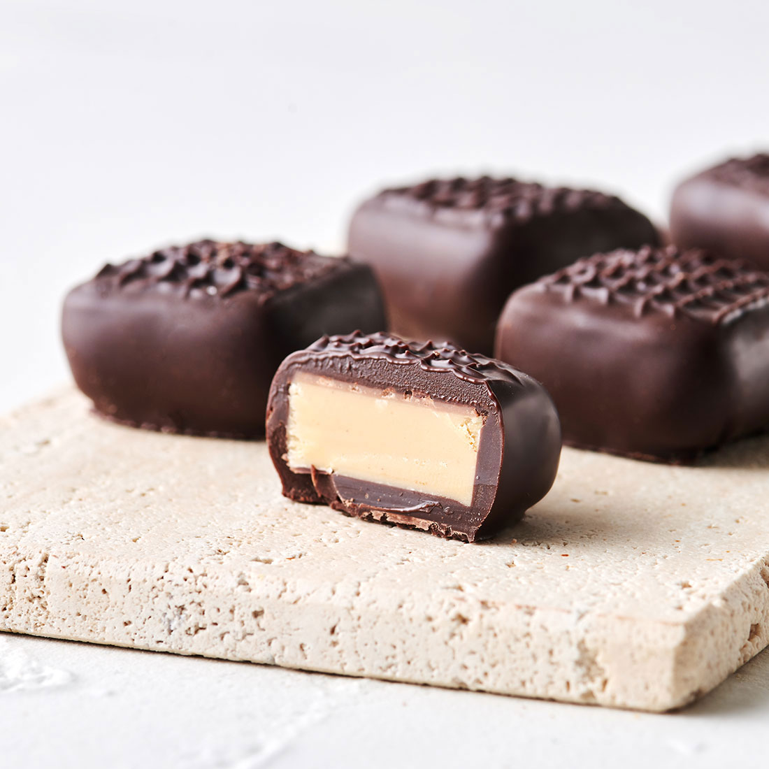 Produktbild: Mandel Nougat angeschnitten Produktbild: Mandel Nougat angeschnitten