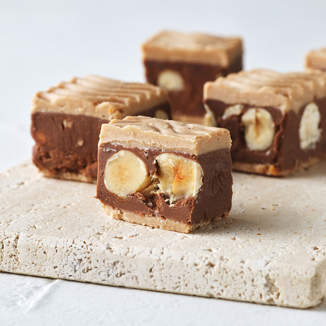 Stimmungsbild: Nougat mit ganzen Nüssen Praline dekorativ angeschnitten Stimmungsbild: Nougat mit ganzen Nüssen Praline dekorativ angeschnitten