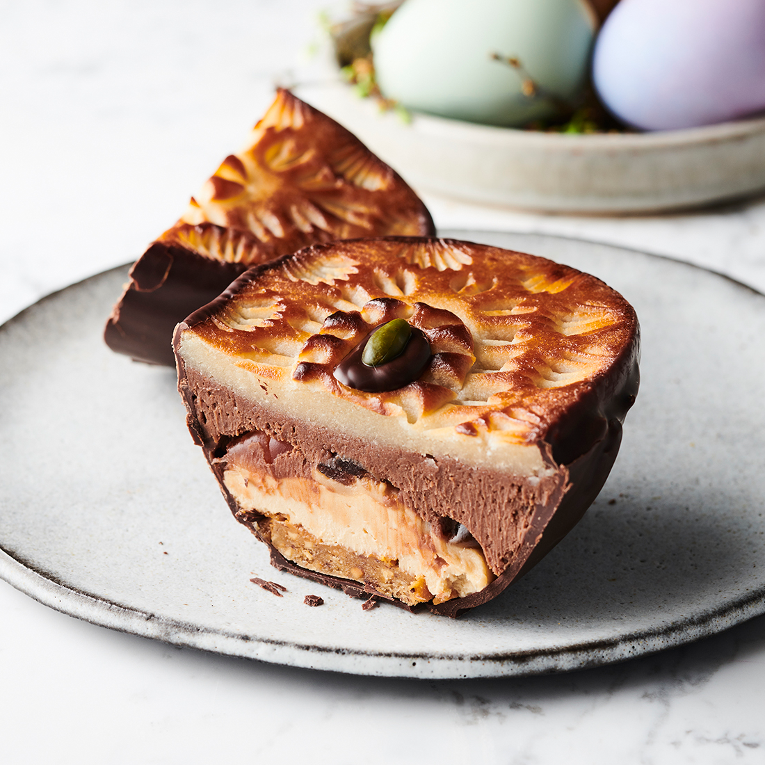 Stimmungsbild: Sawade Ei dekorativ angeschnitten Stimmungsbild: Sawade Ei dekorativ angeschnitten