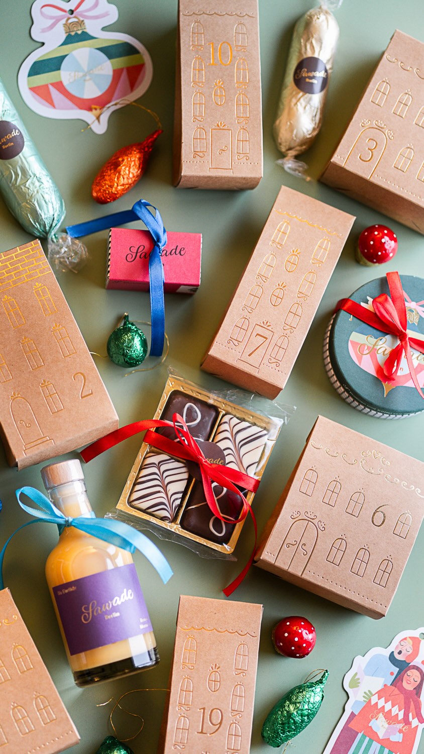 Kleine Überraschungen, große Freude: Ein DIY-Adventskalender mit Sawade Pralinenkugeln, Marzipanbrot, Duo Schachtel & Co. Mit unseren Köstlichkeiten wird jeder Tag im Advent zu einer süßen Überraschung🎄

Einfach befüllen, verschenken – oder selbst genießen. 💫

#SawadeBerlin #Adventskalender #Pralinenliebe #Weihnachten #Geschenke

#SawadeBerlin #Adventsklander #Pralinen