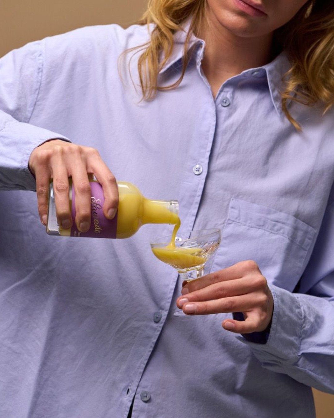 Ei love it! Cremig, elegant, charman - unser hausgemachter Bio-Eierlikör ist ein Klassiker in Bestform – samtig weich, mit feiner Vanille veredelt, und stilvoll in einer edlen Glasflasche mit Goldprägung verpackt. Ob pur, auf Eis oder als feines Topping – dieses kleine Geschmackswunder passt immer 🥚✨

👉 Ab sofort in unserem Onlineshop erhältlich.

#SawadeBerlin #Eierlikör #drinkresponsibly