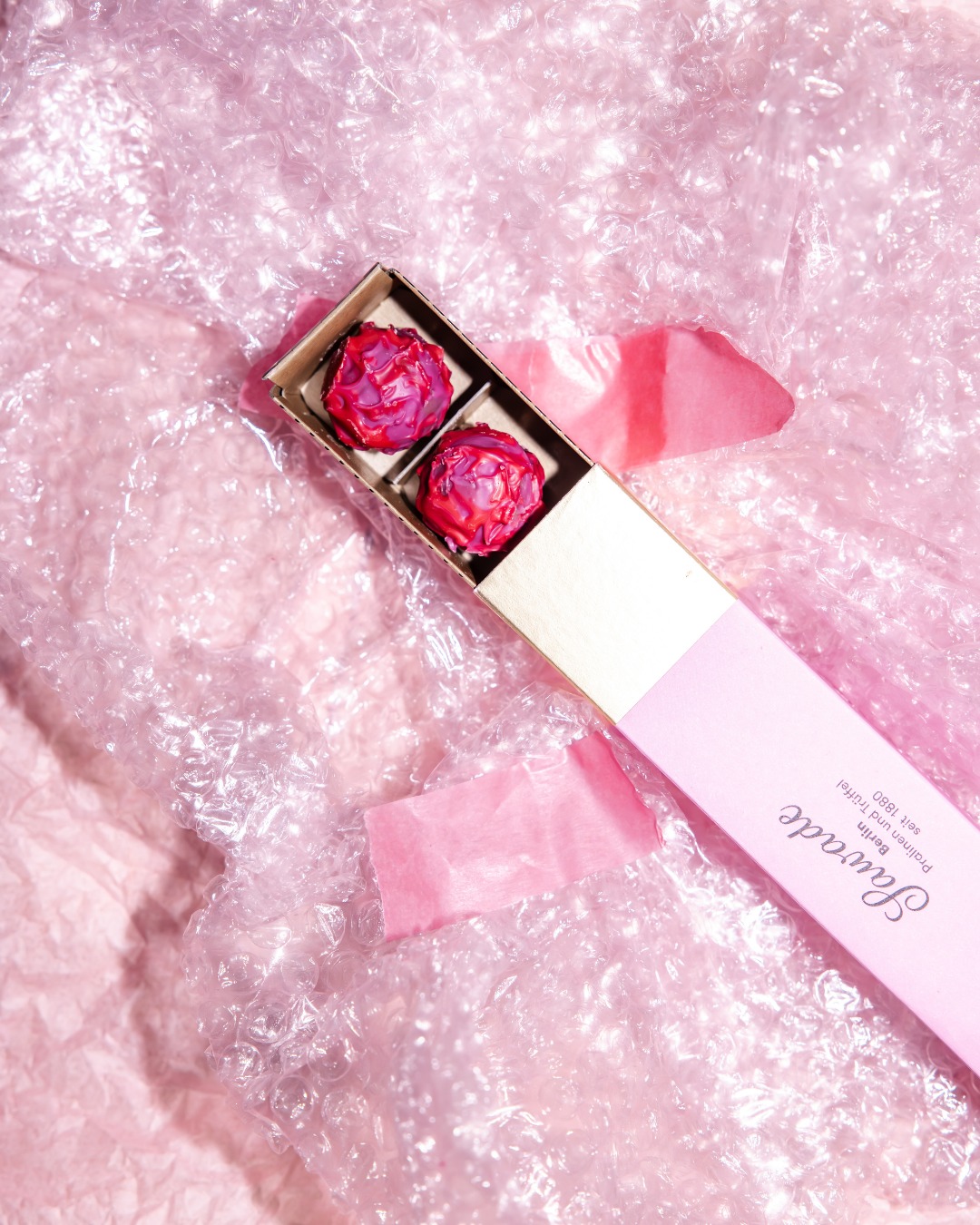 Need a treat? Need a Frühlingstrüffel!

Schmecken immer und überall und zaubern dir instantly den Frühling auf die Zunge… 🩷

P.S. Nur noch für kurze Zeit verfügbar.

📸 @mariestaggat 

#SawadeBerlin #Pralinen