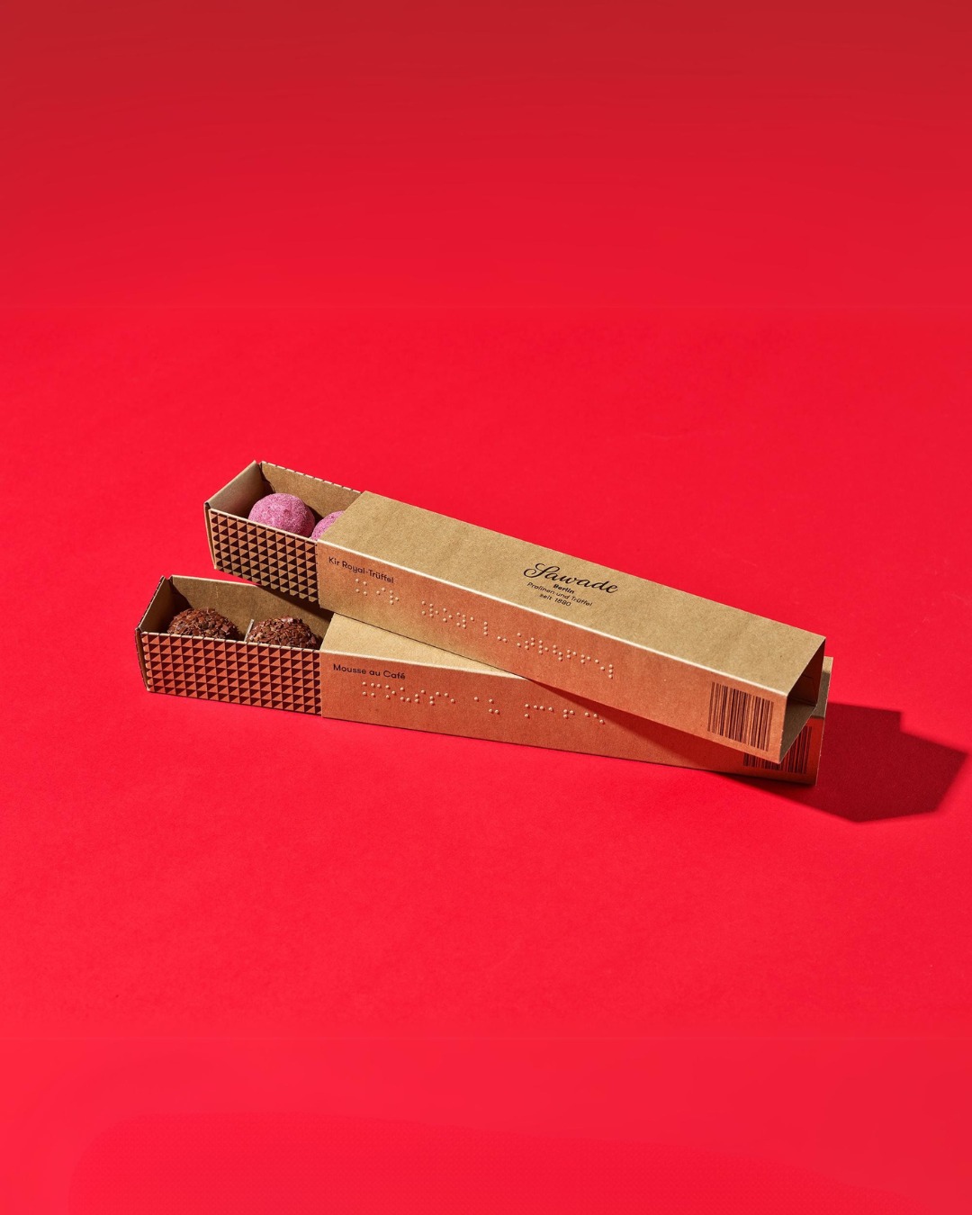 Nicht nur am Welt-Braille-Tag ein Thema für uns – Barrierefreiheit gehört bei Sawade ganz selbstverständlich dazu 💛
Daher erweitern wir unser Sortiment stetig um Pralinenverpackungen mit Brailleschrift. Denn guter (Pralinen-)Genuss soll man fühlen, lesen und erleben können. Für alle. ✨
#SawadeBerlin #Pralinenliebe #WeltBrailleTag #Barrierefreiheit #Braille