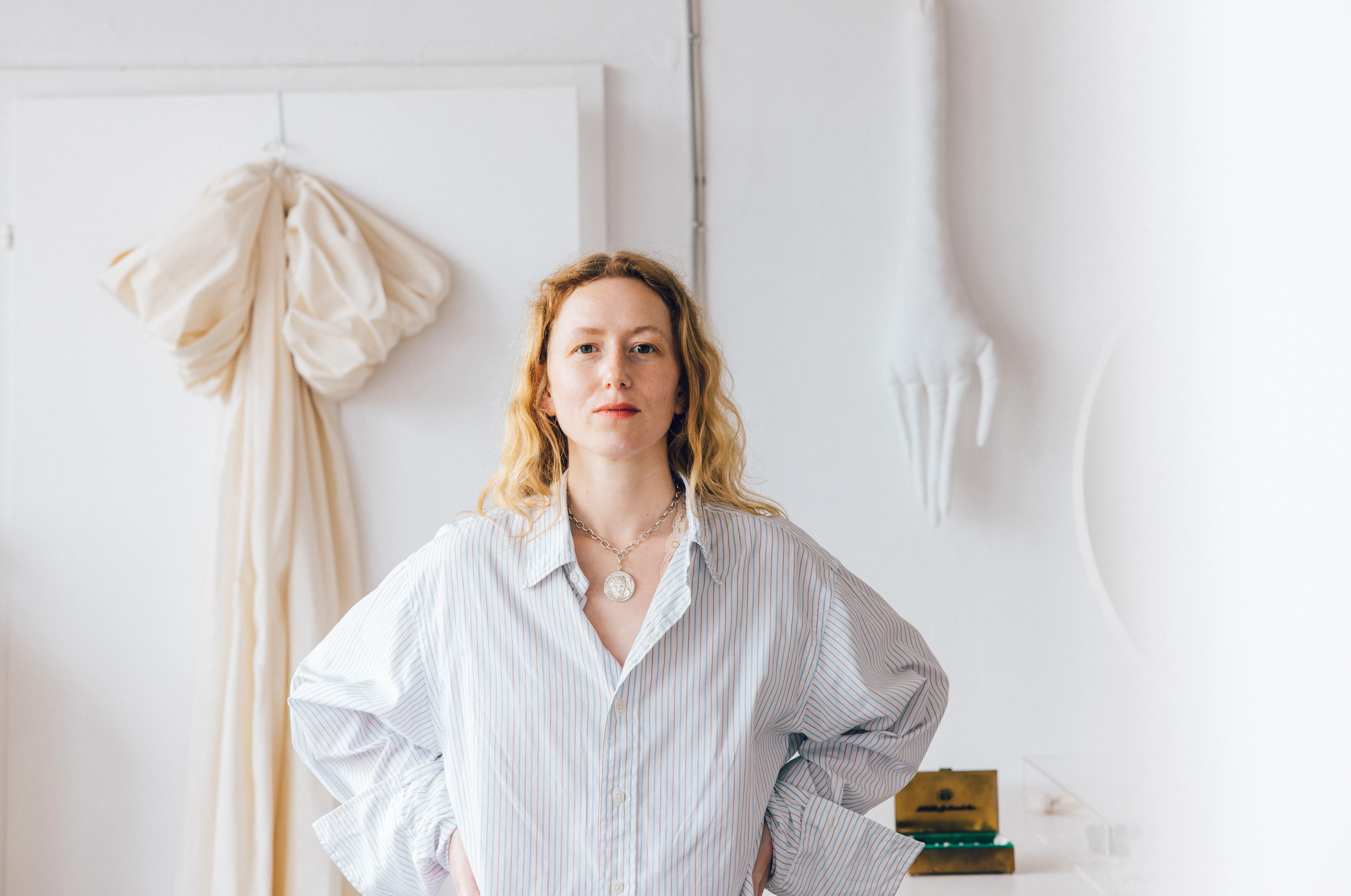 Gründerin von ONI Jewelry in ihrem Berliner Studio