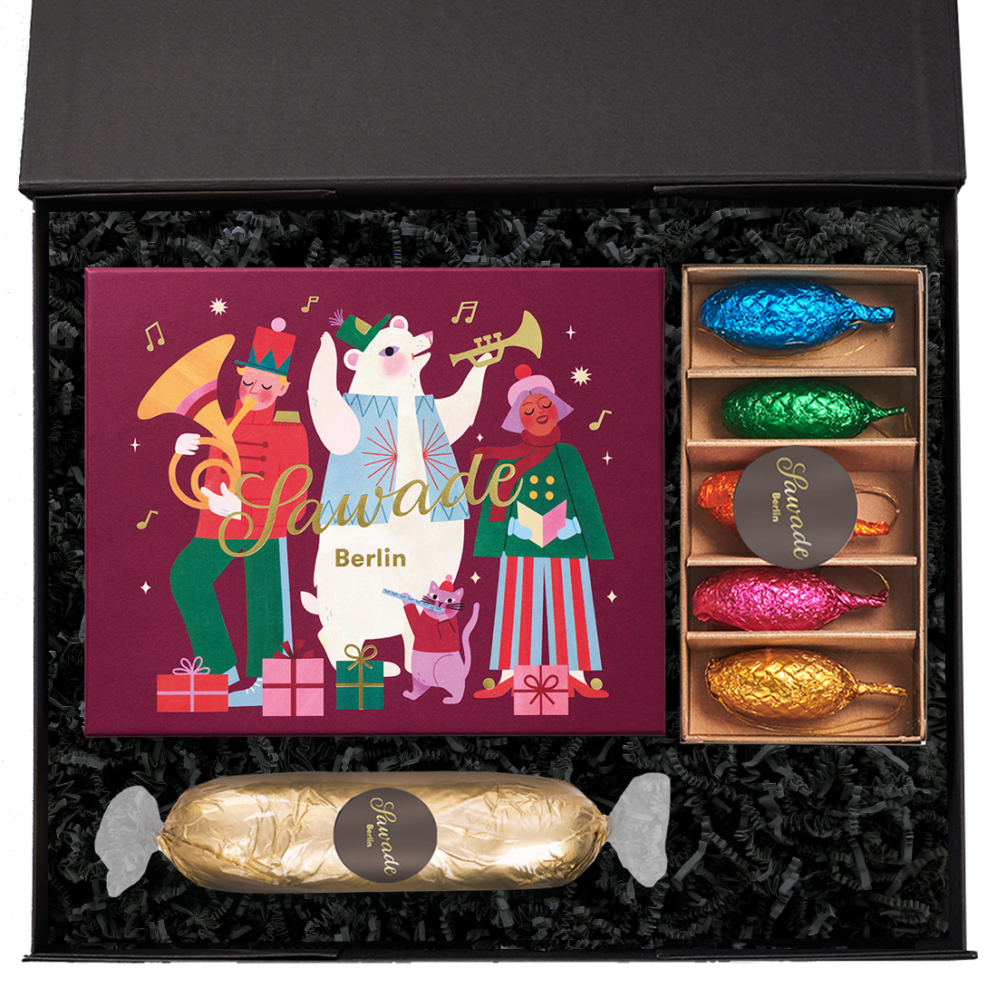 Geschenkbox mit großer Pralinenschachtel Musikanten, kleiner Schachtel Christbaumschmuck Tannenzapfen und klassisches Marzipanbrot