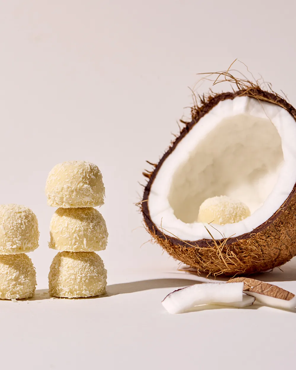 Stimmungsbild: Kokostrüffel mit Kokosschale