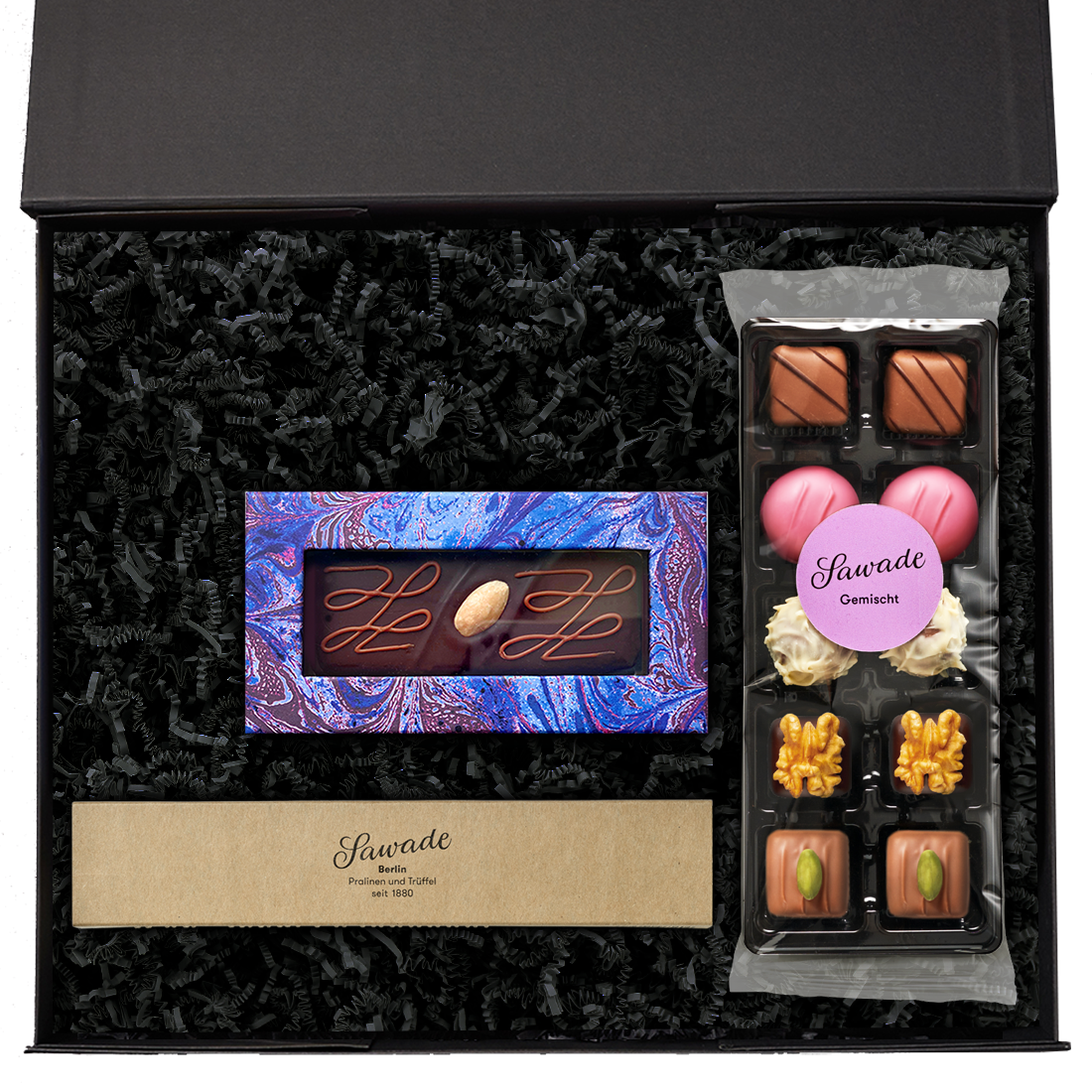 Produktbild: Geschenkeset in geöffneter Schachtel mit Königin Luise Pastete, Premium Auslese und Königin Luise Praline in 6er Stange
