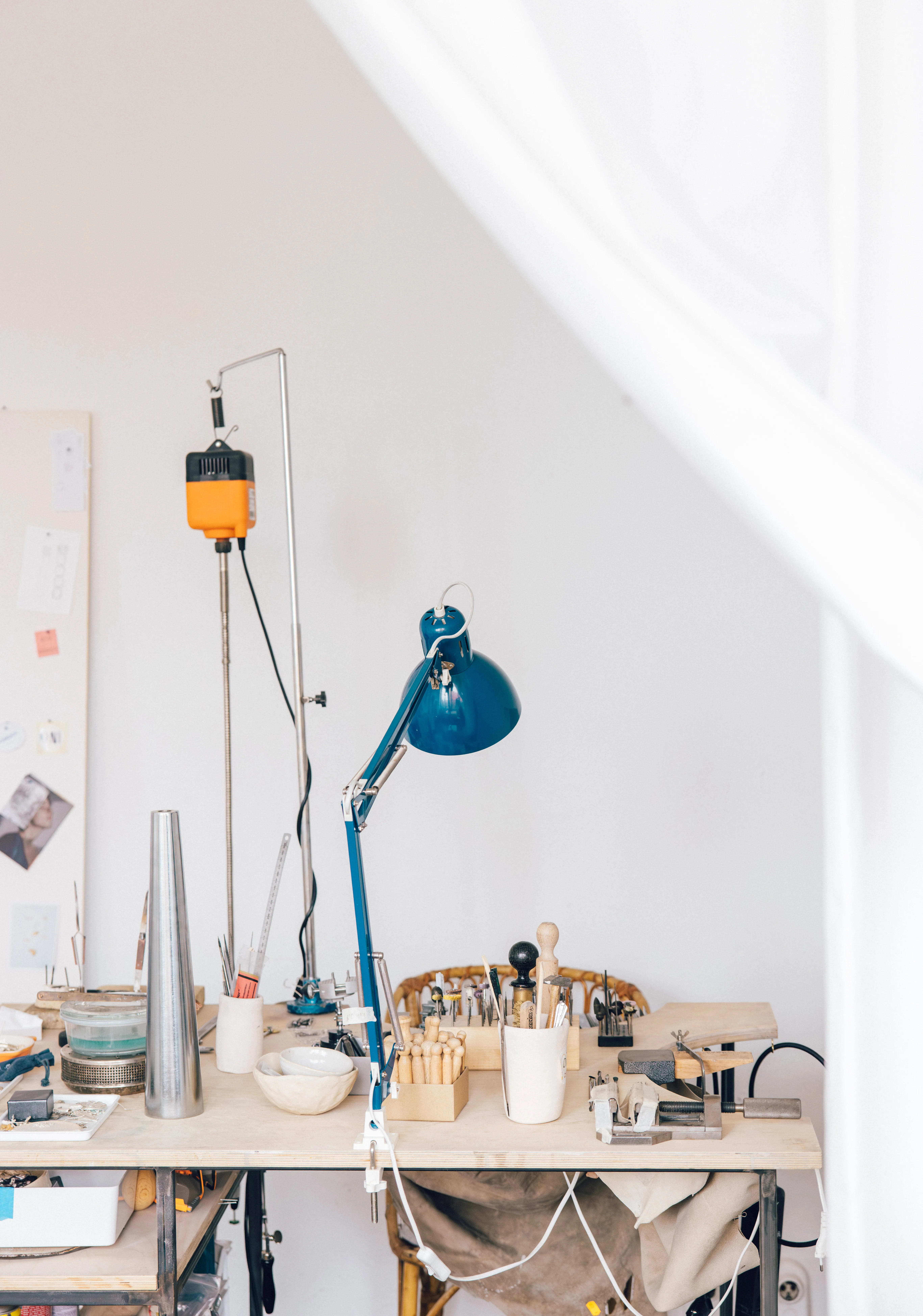 Arbeitsplatz der Schmuckdesignerin